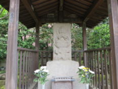 小橋馬頭観音塔